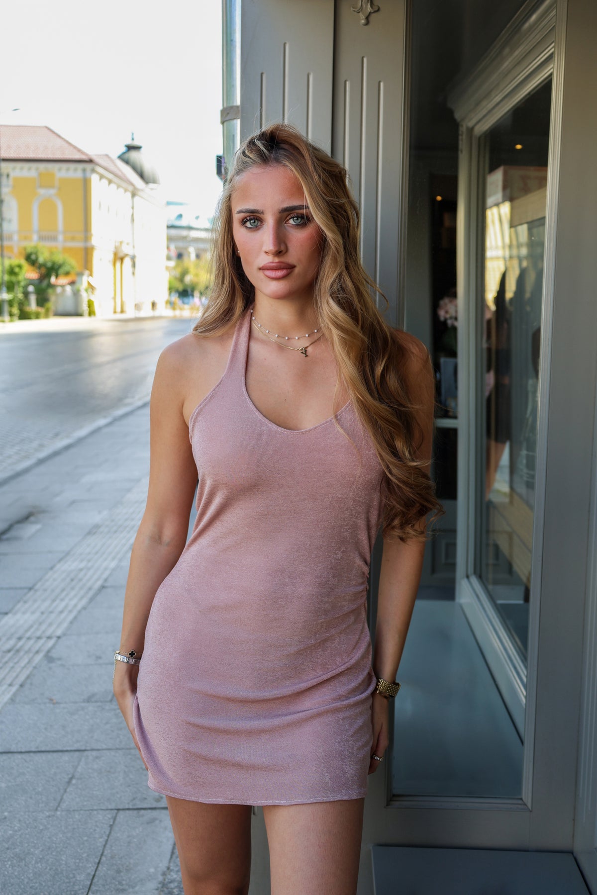 EX ÉLAN Candy Pink – Вталена розова мини рокля с набори